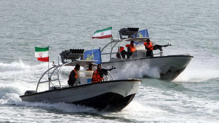 'Hạm đội muỗi' Iran - nỗi lo của tàu Mỹ tại eo biển Hormuz