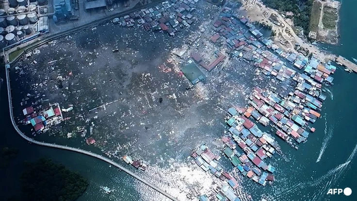 VIDEO: Biển lửa thiêu rụi khoảng 1.000 căn nhà tại một ‘làng nổi’ ở Malaysia