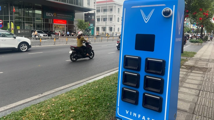 Trước 20-4, lắp đặt và vận hành trên 3.000 tủ đổi pin xe máy điện ở TP.HCM