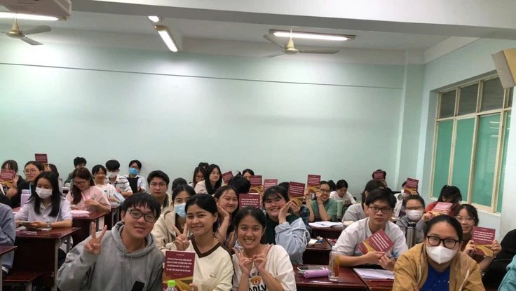 Siết điều kiện đào tạo cử nhân luật nhìn từ yêu cầu bảo vệ sinh viên