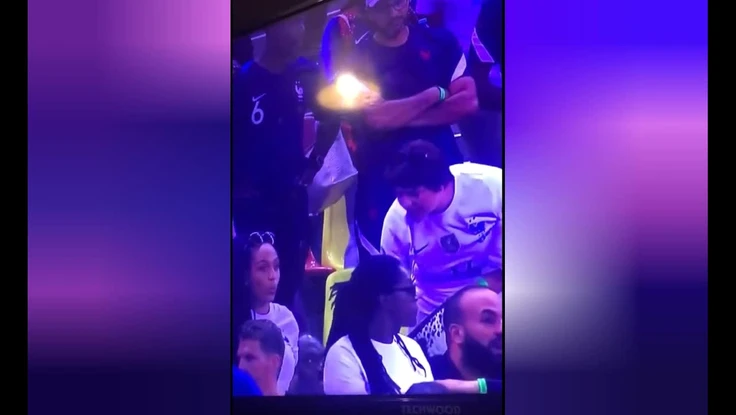 Pháp thua, cha mẹ cầu thủ chửi rủa nhau trên khán đài