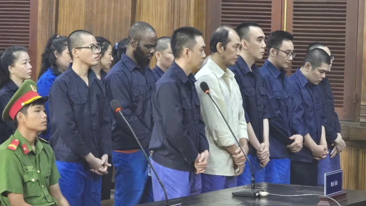 Hoãn phiên tòa vụ chủ tiệm vàng Đức Long vận chuyển trái phép hàng triệu USD sang biên giới