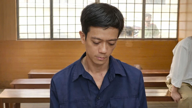 Bị cấp trên nhắc nhở, cấp dưới dùng axit trả thù