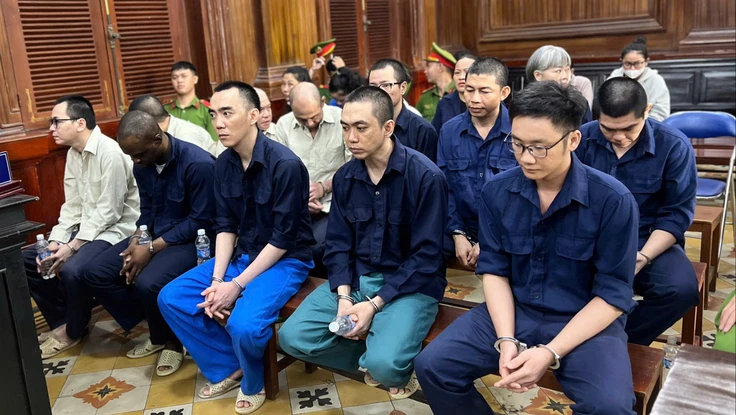 Vận chuyển trái phép hàng triệu USD, chủ tiệm vàng Đức Long bị đề nghị mức phạt tiền 3 tỉ đồng