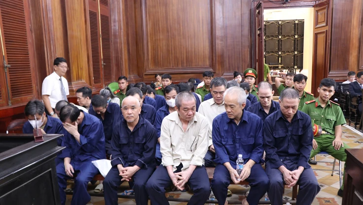 Vụ cấp khống hơn 16.000 chứng chỉ đào tạo lái xe: Hoãn phiên tòa để xác minh thông tin của bị cáo