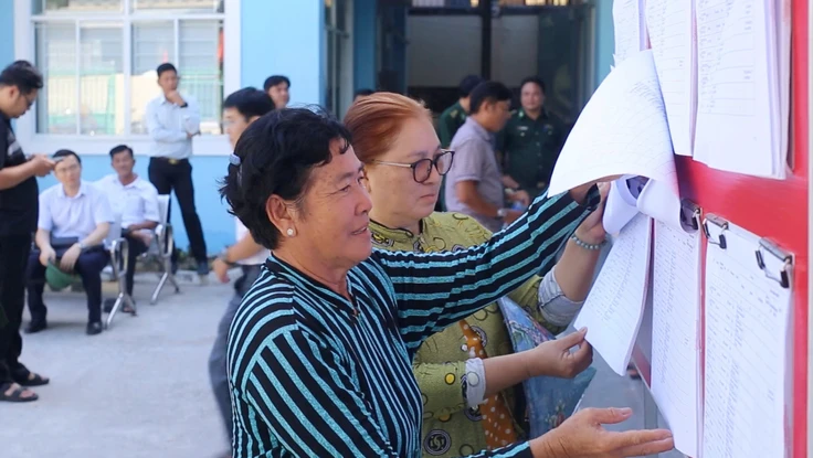 Xã đảo Thạnh An rực rỡ cờ đỏ sao vàng trước ngày bầu cử