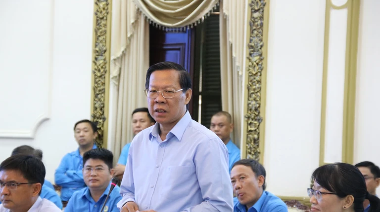 Chủ tịch TP.HCM Phan Văn Mãi trả lời ý kiến của công nhân về nhà ở xã hội 
