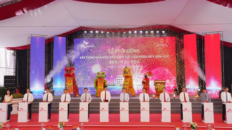 Phó Thủ tướng Trần Lưu Quang dự lễ khởi công nhà máy nghìn tỉ ở Hải Phòng