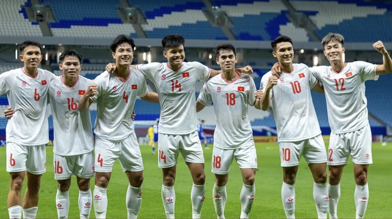 Hạ gục Kuwait, U-23 Việt Nam vươn lên ngôi đầu bảng giải châu Á