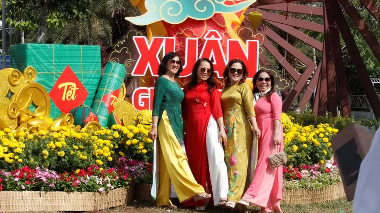 TP Cần Thơ làm đường hoa nghệ thuật xuân Ất Tỵ 2025 hơn 5,8 tỉ đồng