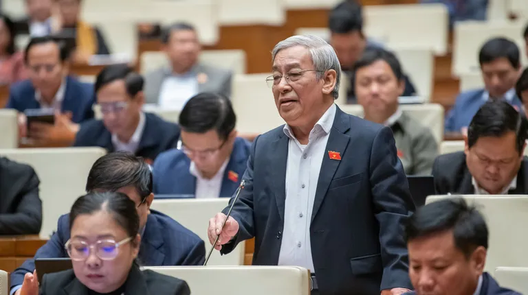 Bắn pháo hoa cũng phải Thủ tướng quyết thì thời gian đâu mà điều hành?