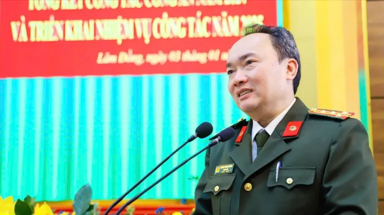 Công an tỉnh Lâm Đồng được Bộ Công an tặng cờ thi đua xuất sắc