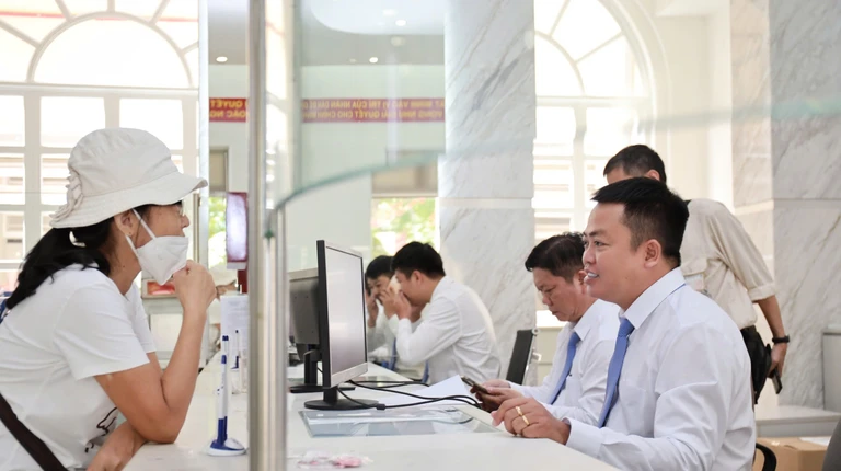 TP.HCM 'chốt' phương án sắp xếp 1.052 công chức thừa và 935 công chức thiếu