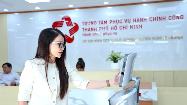 Trung tâm Phục vụ hành chính công TP.HCM: 'Không để người dân ra về khi hồ sơ chưa xong'