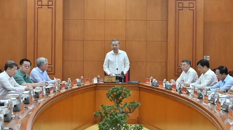 Tổng Bí thư: Khẩn trương tinh gọn tổ chức bộ máy với quyết tâm chính trị cao