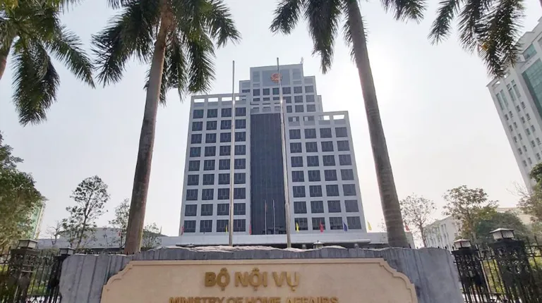 Bộ Nội vụ thông tin về chế độ với công chức, viên chức sau sắp xếp 