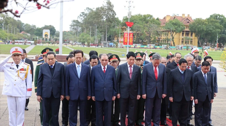 Lãnh đạo Đảng, Nhà nước vào Lăng viếng Chủ tịch Hồ Chí Minh nhân 95 năm ngày thành lập Đảng