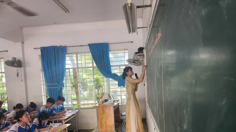 Sở GD&ĐT TP.HCM kiểm tra công tác tài chính, nhân sự tại nhiều trường