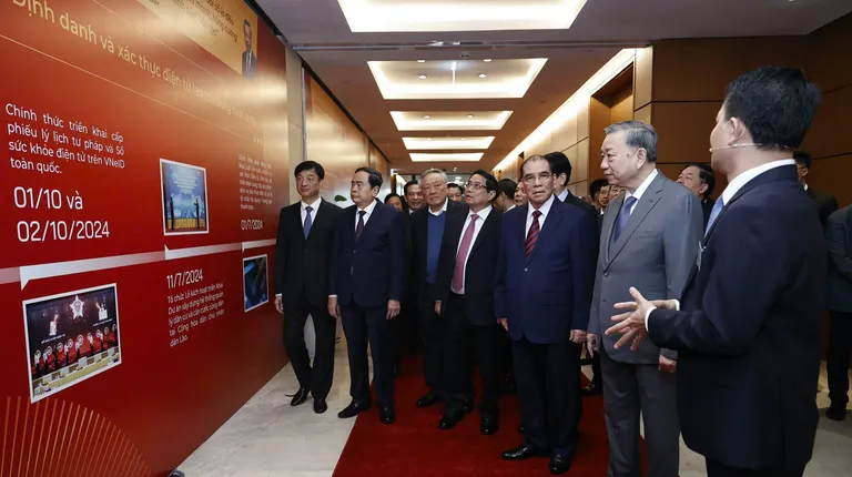 Bộ Công an triển lãm sản phẩm công nghệ ứng dụng chuyển đổi số quốc gia