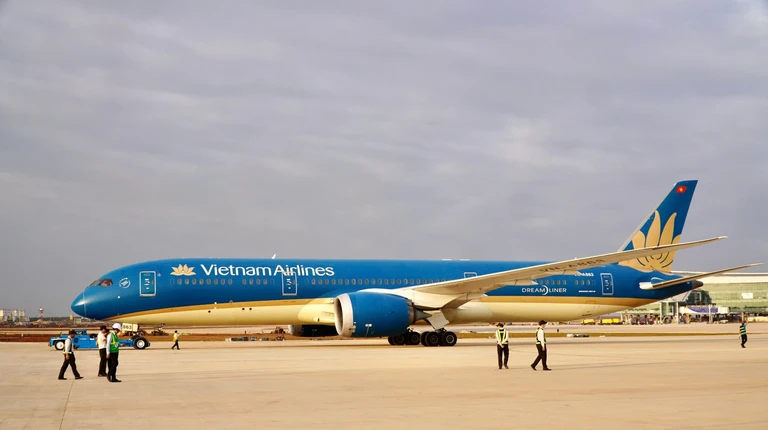 Đúng 16 giờ ngày 15-12, chuyến bay kỹ thuật thử nghiệm cất cánh từ sân bay Tân Sơn Nhất đã hạ cánh xuống đường băng số 1 sân bay Long Thành. Ảnh: VŨ HỘI