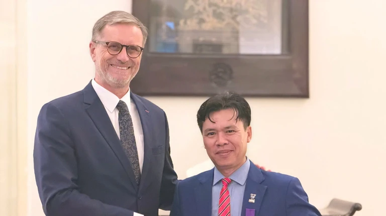 GS-TS Đỗ Văn Đại được trao Huân chương Cành cọ Hàn lâm của Nhà nước Pháp