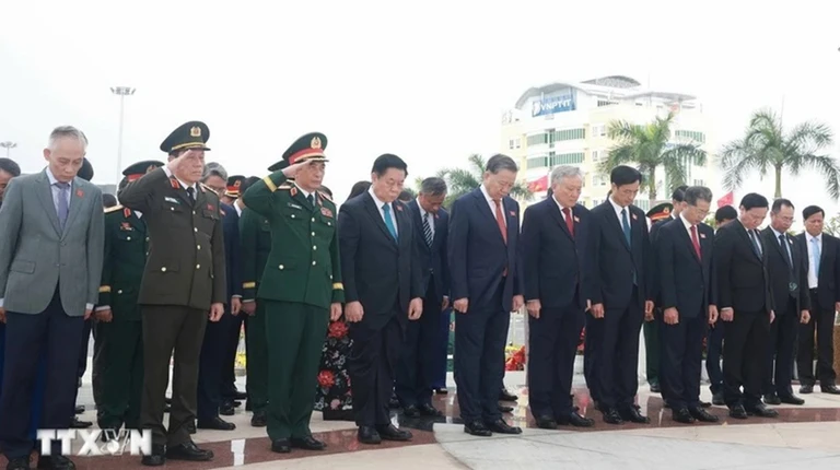 Tổng Bí thư Tô Lâm dâng hương tưởng niệm các anh hùng liệt sĩ tại Đà Nẵng