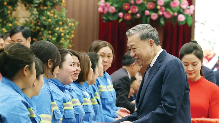 Tổng Bí thư Tô Lâm thăm, chúc Tết người lao động thủ đô dịp Tết Ất Tỵ 2025.