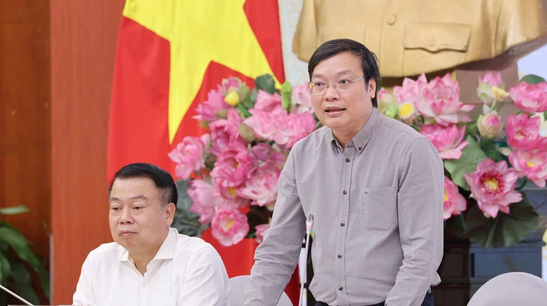 Thứ trưởng Bộ Nội vụ: 'Có tình trạng việc nhỏ cũng đưa lên Thủ tướng'