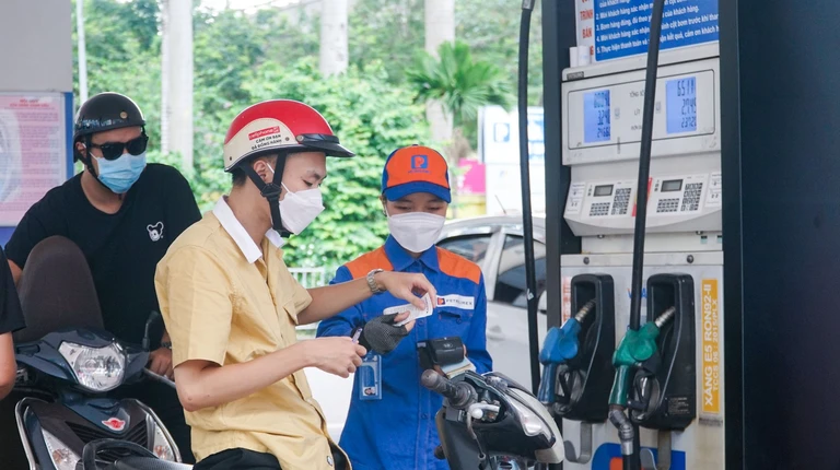 Người dân giảm mua, doanh nghiệp 'chán' kinh doanh xăng sinh học E5