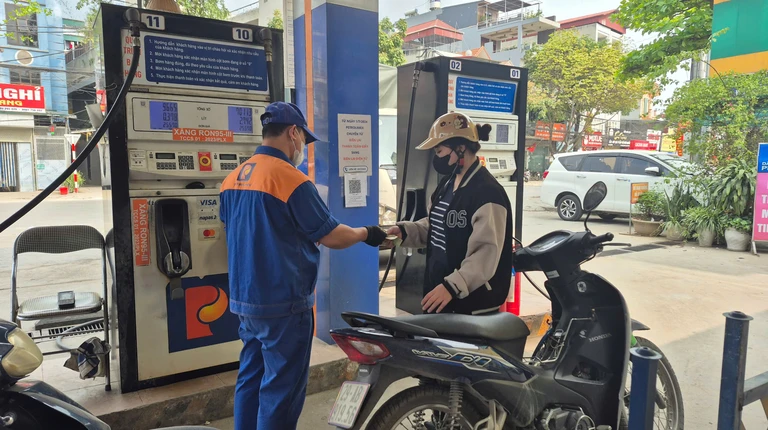 Đêm 19-3, giá xăng dầu lại tăng, A95 đã vượt 30.000 đồng/lít