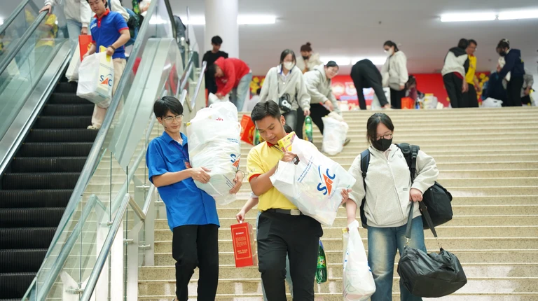 Nhiều phường ở TP.HCM chung tay lo Tết cho người khó khăn