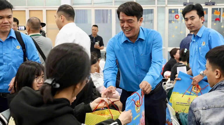 Liên đoàn Lao động TP.HCM chi 3.772 tỉ đồng chăm lo Tết cho đoàn viên, người lao động