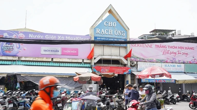 TP.HCM không thu phí chuyển đổi giấy tờ của người dân do sáp nhập 80 phường