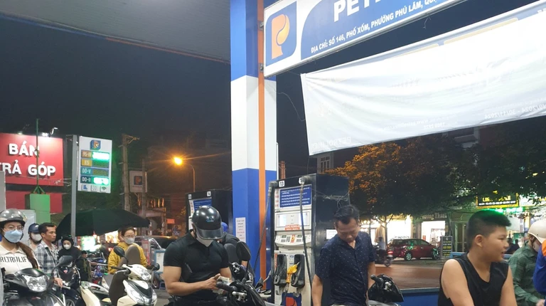 Sát Tết, giá xăng dầu cùng tăng, dầu mazut tăng gần 1.000 đồng