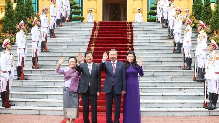 Tổng Bí thư, Chủ tịch nước Lào kết thúc tốt đẹp chuyến thăm Việt Nam