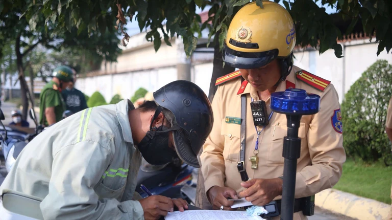 CSGT TP.HCM ra quân cao điểm 45 ngày đêm bảo đảm trật tự an toàn giao thông