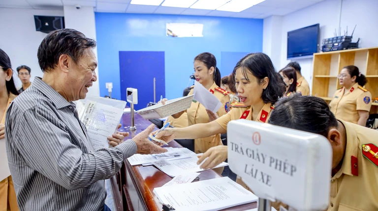 TP.HCM: Bố trí thêm 22 điểm đổi giấy phép lái xe tại Công an phường, xã cho người dân