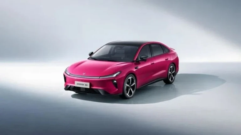 Chiếc ô tô này đẹp không thua Toyota Camry nhưng giá chỉ có 250 triệu đồng