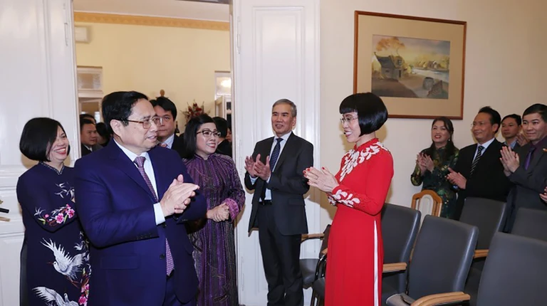 Thủ tướng đề nghị sớm công nhận cộng đồng người Việt Nam tại Hungary là dân tộc thiểu số của nước này