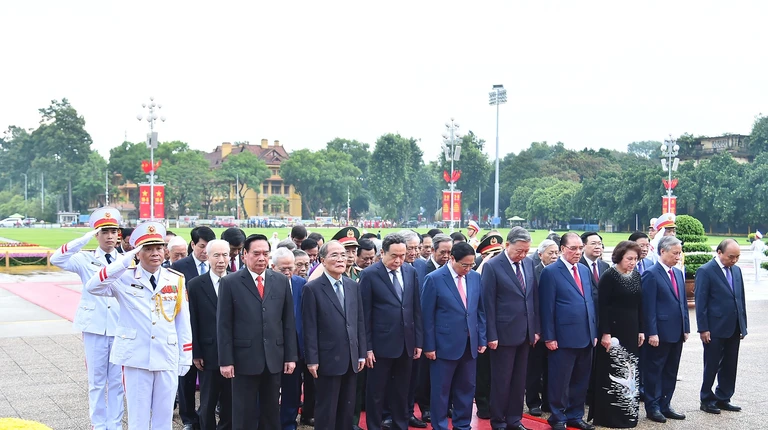 Ảnh: Lãnh đạo Đảng, Nhà nước vào Lăng viếng Chủ tịch Hồ Chí Minh nhân dịp Quốc khánh