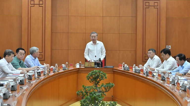 Tổng Bí thư: Khẩn trương tinh gọn tổ chức bộ máy với quyết tâm chính trị cao