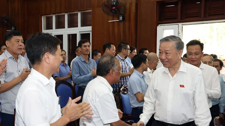 Tổng Bí thư, Chủ tịch nước Tô Lâm với cử tri huyện Văn Giang, tỉnh Hưng Yên.