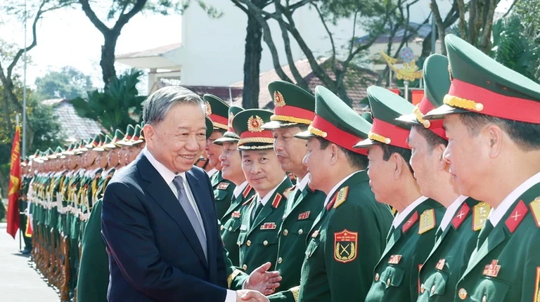 Tổng Bí thư Tô Lâm thăm cán bộ, chiến sĩ Quân đoàn 34 và Binh đoàn 15