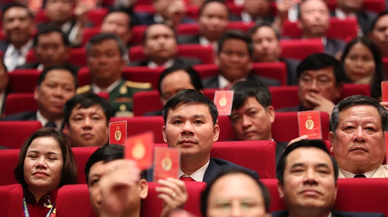 Bộ Chính trị yêu cầu tạm dừng tổ chức đại hội đảng bộ cấp xã, cấp huyện, sớm trình đề án sáp nhập tỉnh