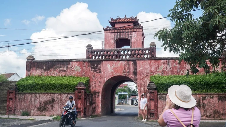 Các chuyên gia cho rằng việc ghép tên xã để tạo thành tên mới khi sáp nhập cần tính toán kỹ lưỡng, nếu không có thể khiến tên mới dài dòng, không có ý nghĩa. Ảnh: THUẬN VĂN