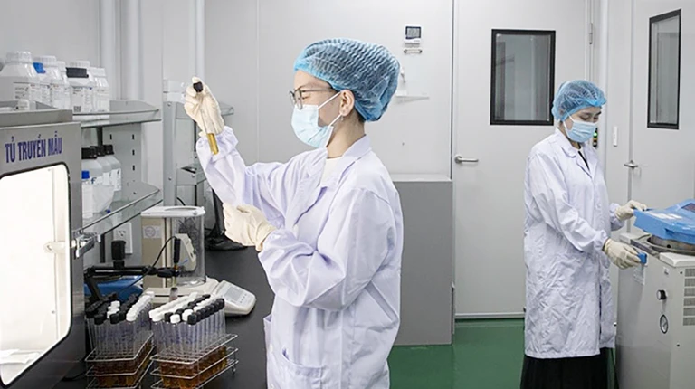 Chính phủ đã ban hành Nghị định 249/2025 quy định cơ chế, chính sách thu hút chuyên gia khoa học, công nghệ, đổi mới sáng tạo và chuyển đổi số. Ảnh: VGP