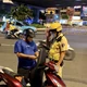 CSGT có cần chứng minh người vi phạm rồi mới được kiểm tra giấy tờ?