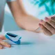 Mất tiền oan uổng vì máy đo SpO2 giá rẻ
