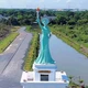 Công trình tượng cao hơn 9 m tại E.City Tân Đức bị yêu cầu ngừng thi công