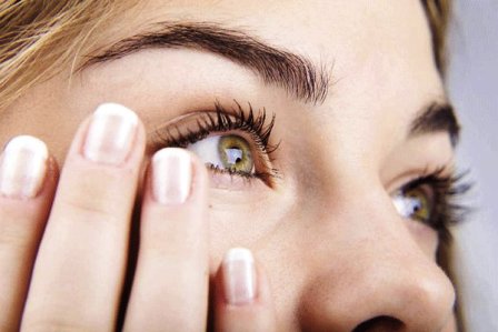Hiện tượng sau khi mổ mắt cận